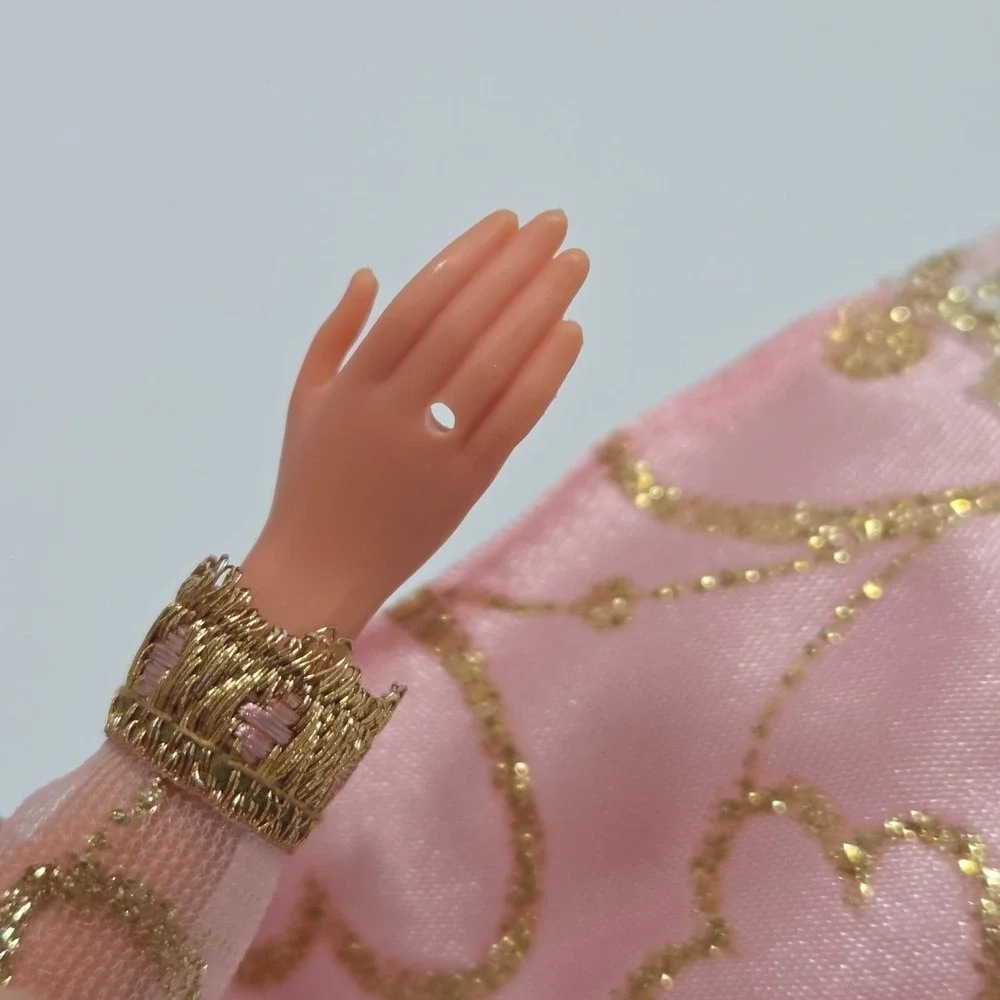 Vintage 1997 RAPUNZEL Barbie Doll Mattel Long Hair Pink Gown #17646 Gold Crown